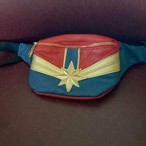 Loungefly Captain Marvel Fanny pack